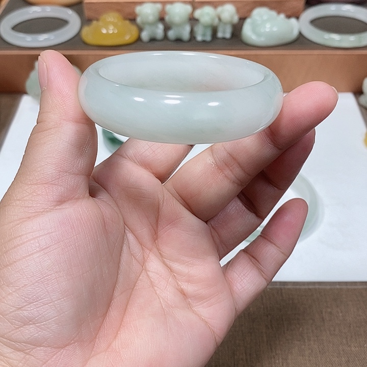 石英质玉手镯未镶嵌别****！