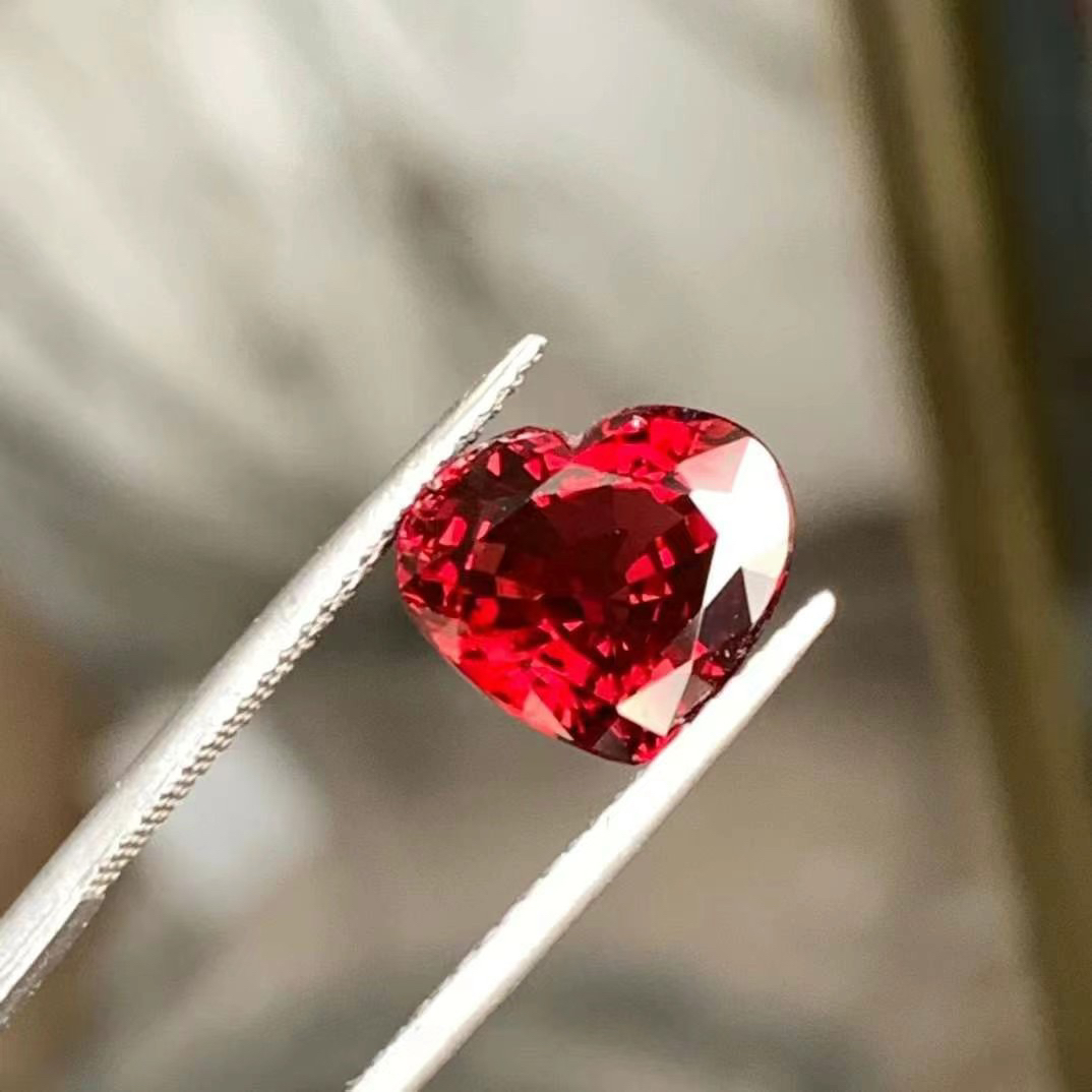 天然镁铝石榴石裸石5.02克拉