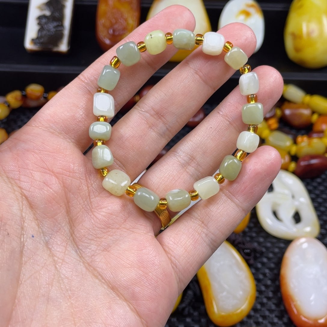 颈饰未镶嵌和田玉