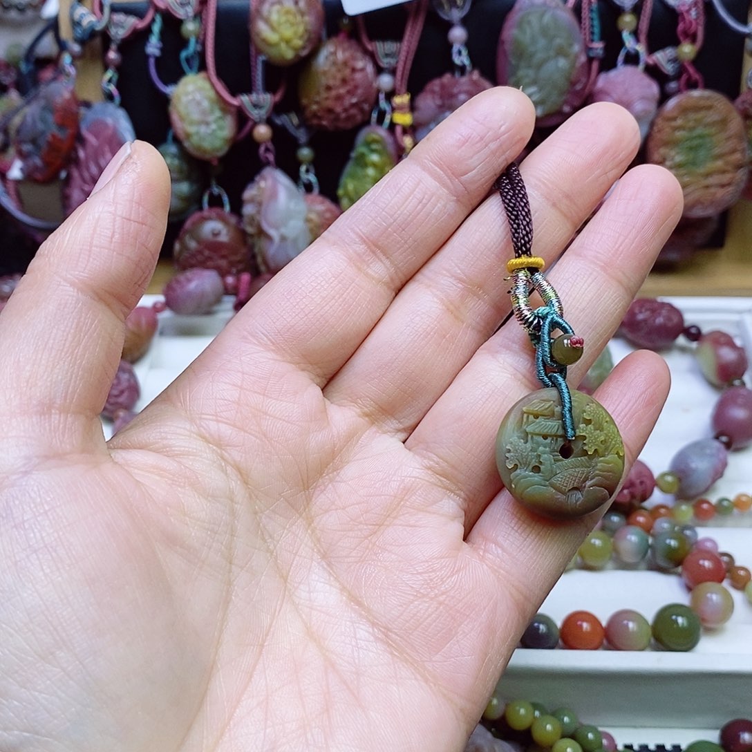 玛瑙/玉髓盐源玛瑙吊坠未镶嵌