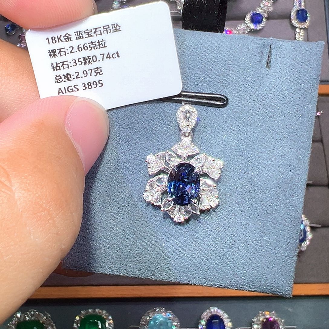 18K金镶嵌戒指蓝宝石