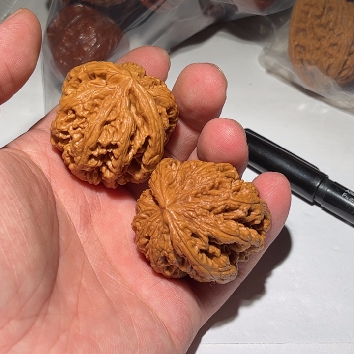 2***0吊坠桃核狮子头核桃