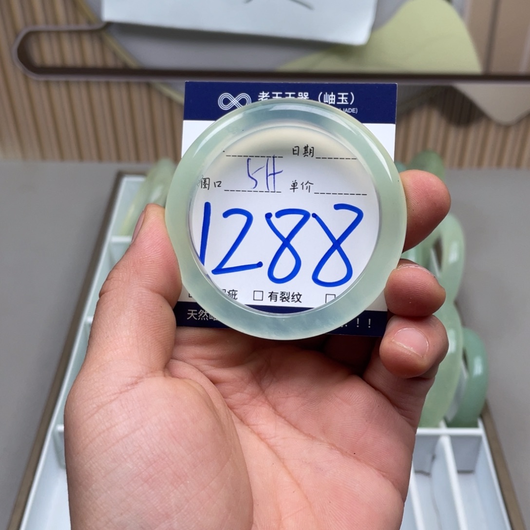 岫玉手镯手镯未镶嵌