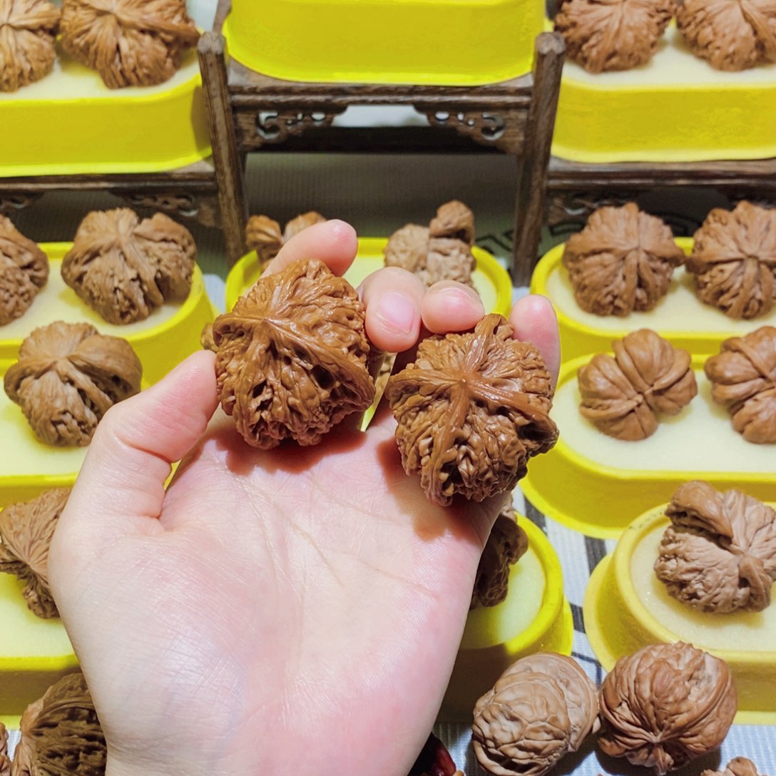 文玩核桃吊坠满天星四棱