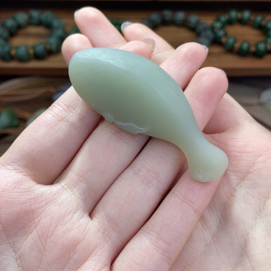 奕***菲和田玉未镶嵌颈饰