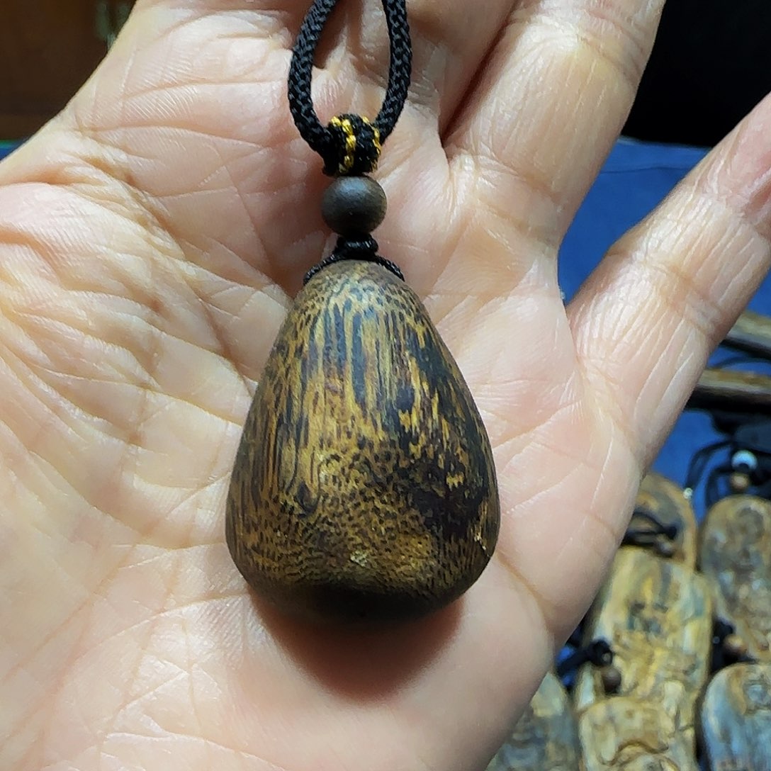 沉香沉香碎屑海南白奇乌身天然瘤疤舍利子小精品