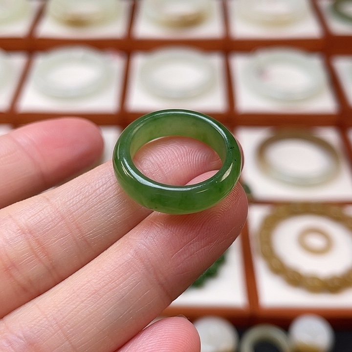 十***月和田玉（碧玉）未镶嵌戒圈