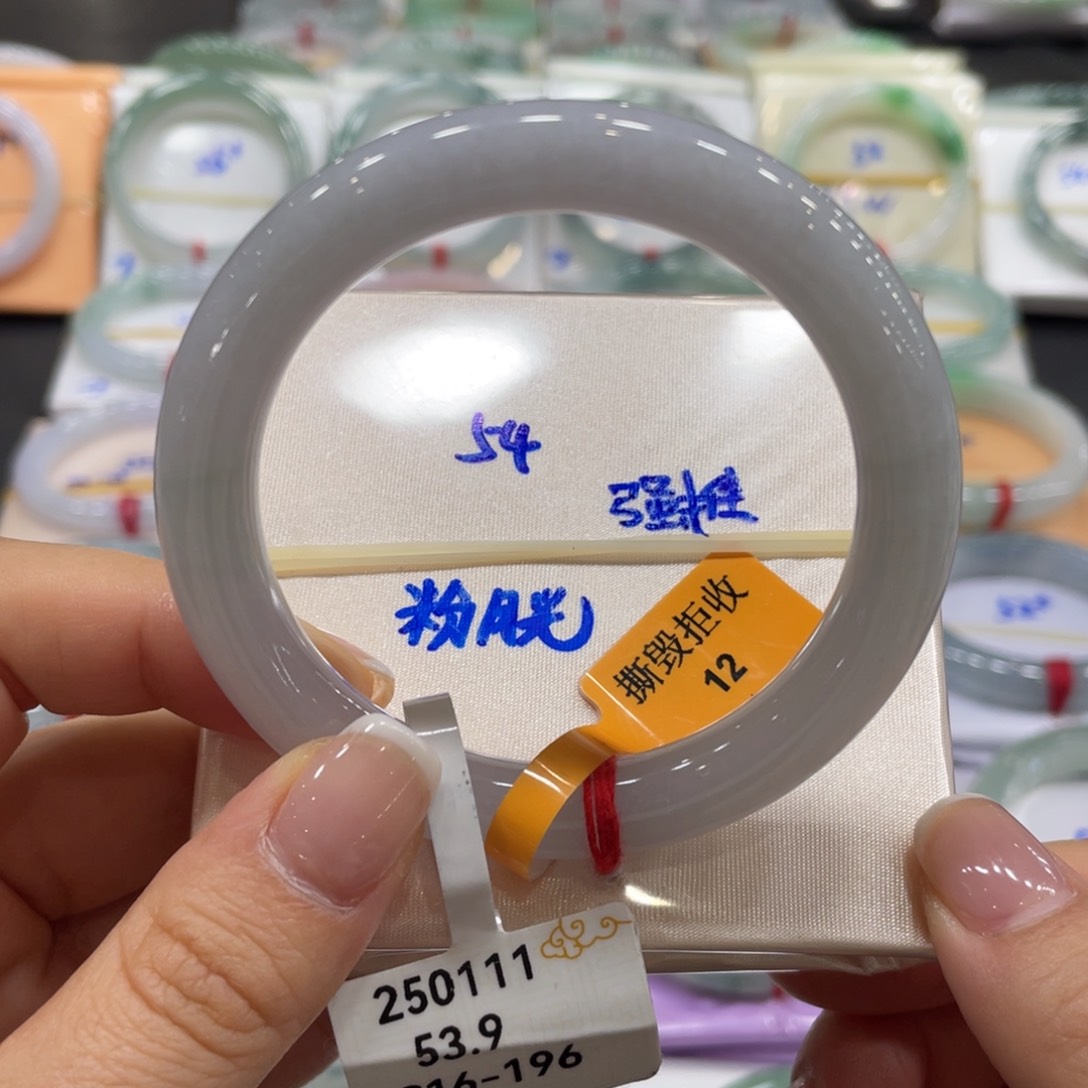 翡翠手镯未镶嵌翡翠