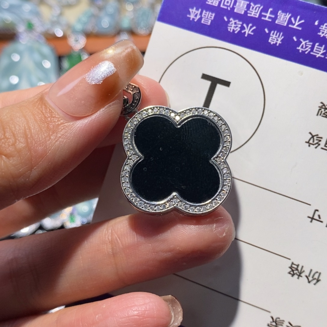 L***y翡翠未镶嵌颈饰翡翠