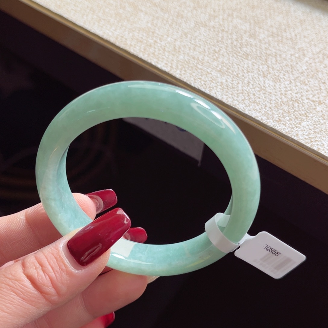 翡翠手镯未镶嵌手镯