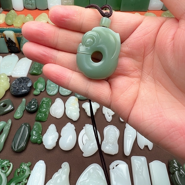 和田玉颈饰未镶嵌蟹**o