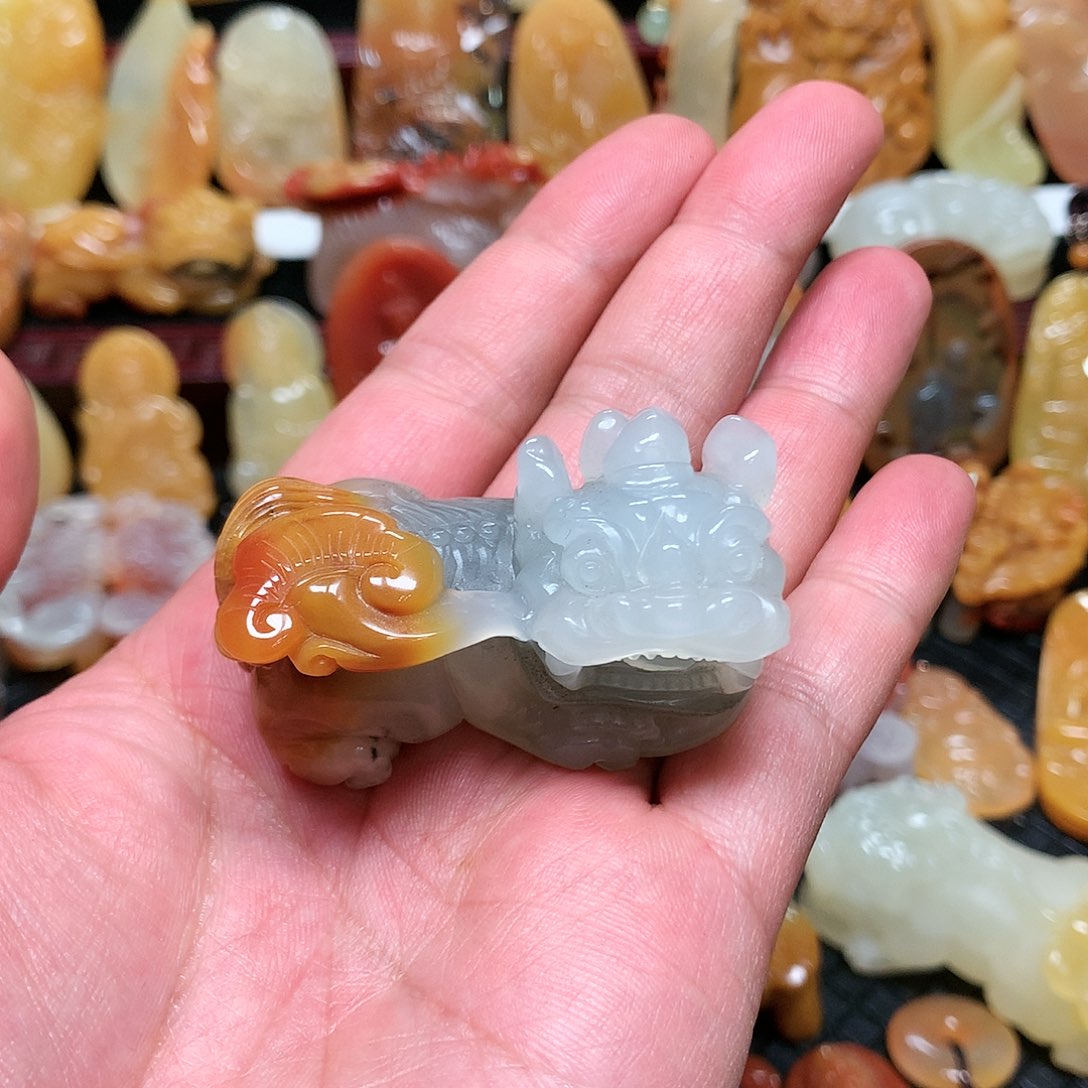 石英质玉（黄龙玉）吊坠未镶嵌