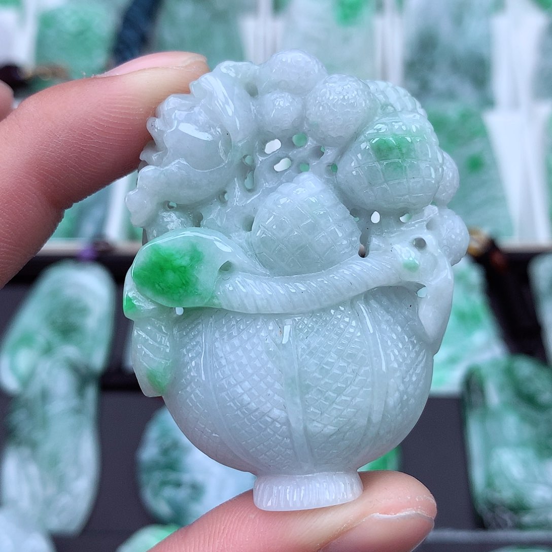 翡翠颈饰未镶嵌翡翠吊坠