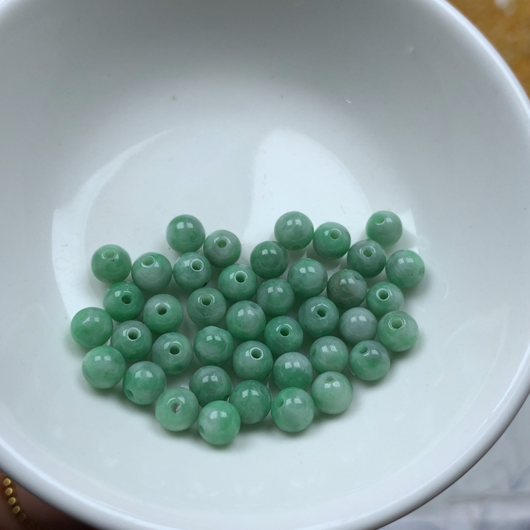 翡翠颈饰未镶嵌卡4➕。单圈。