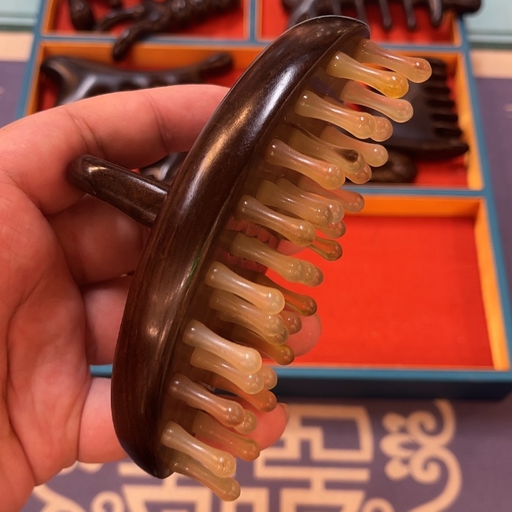 东非黑黄檀（紫光檀）精品羊角按摩梳