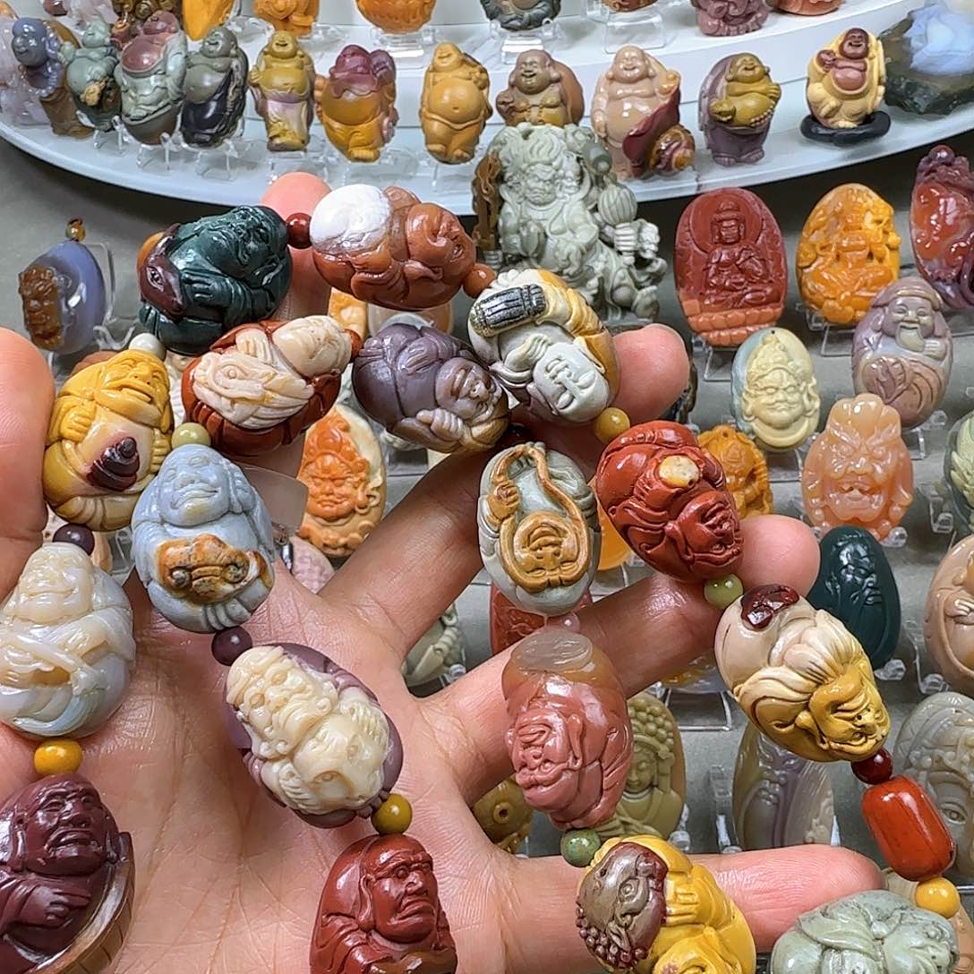 石英质玉长手持未镶嵌天然阿拉善彩玉纯手工雕刻十八罗汉手持