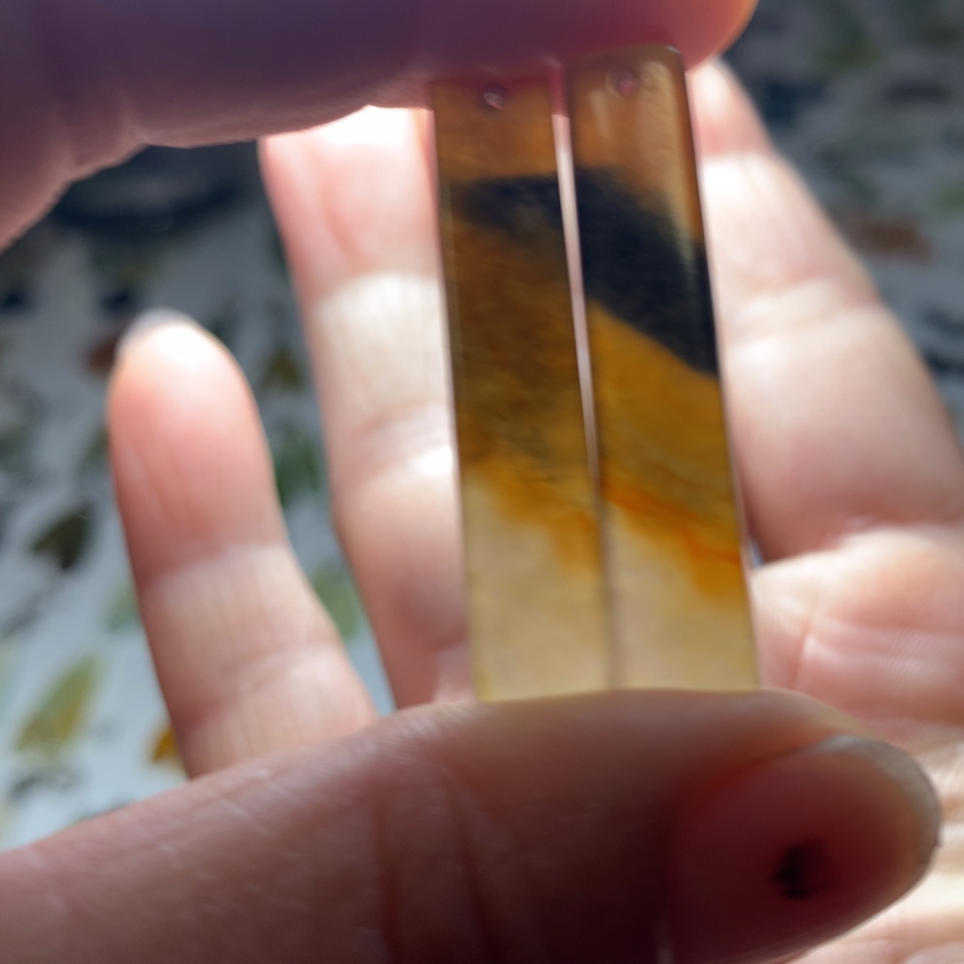 蛇纹石玉耳环未镶嵌