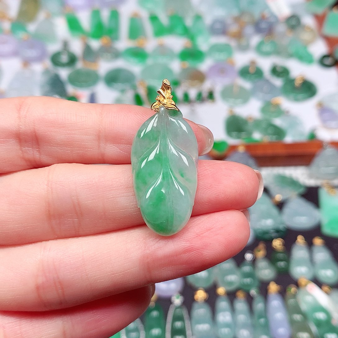 翡翠颈饰18K金镶嵌天然翡翠a货