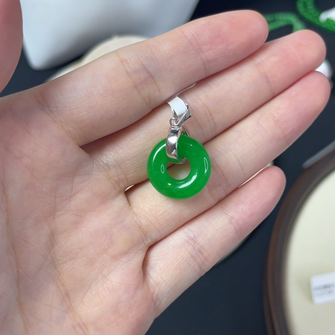 巳**意甜甜圈直播编号H9966