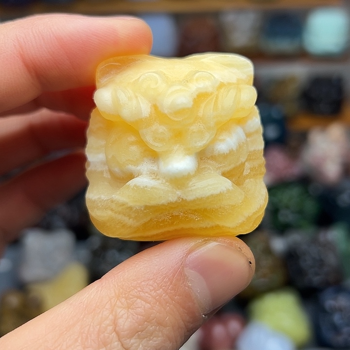 石材醒狮小白奶盖