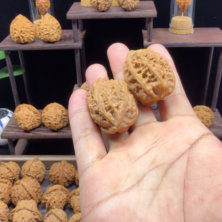 E***n桃核把件特价全品鸡，不立