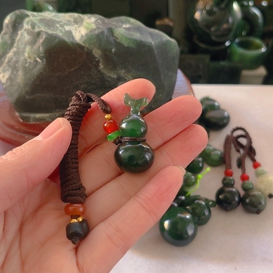 蛇纹石玉颈饰未镶嵌高