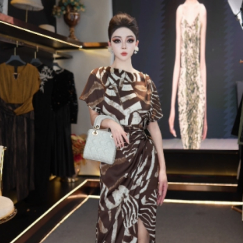 NIMOSHI莎莎轻奢高级斑马条纹设计褶皱开叉气质显瘦连衣裙女Q1871