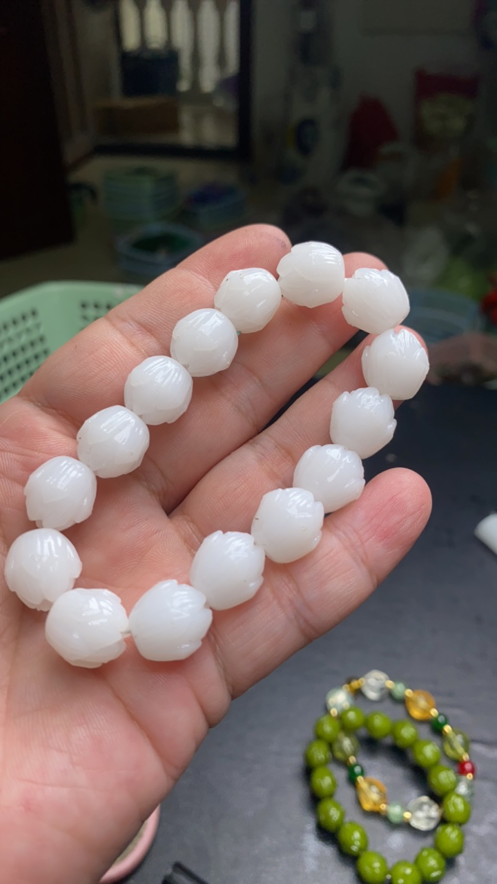 B577   白蜜莲子手串    
