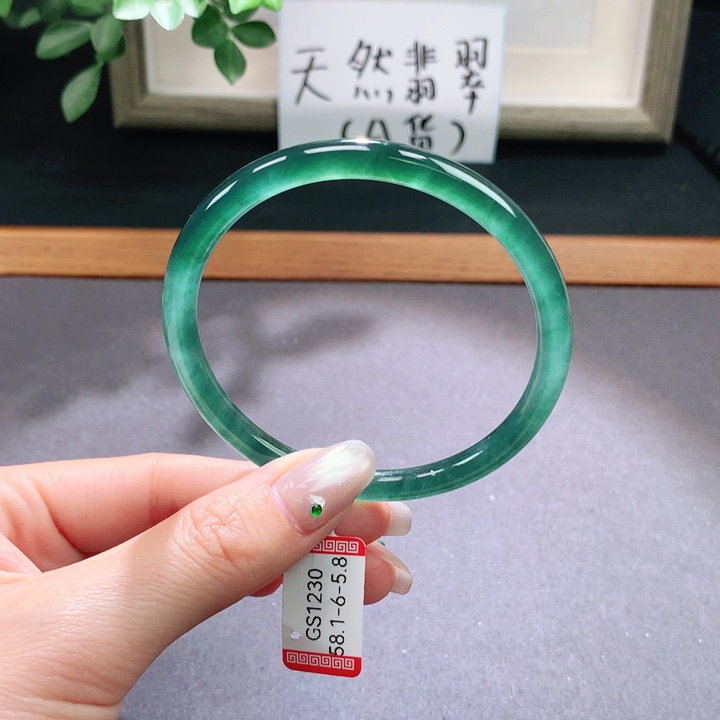 翡翠手镯未镶嵌天然翡翠手镯
