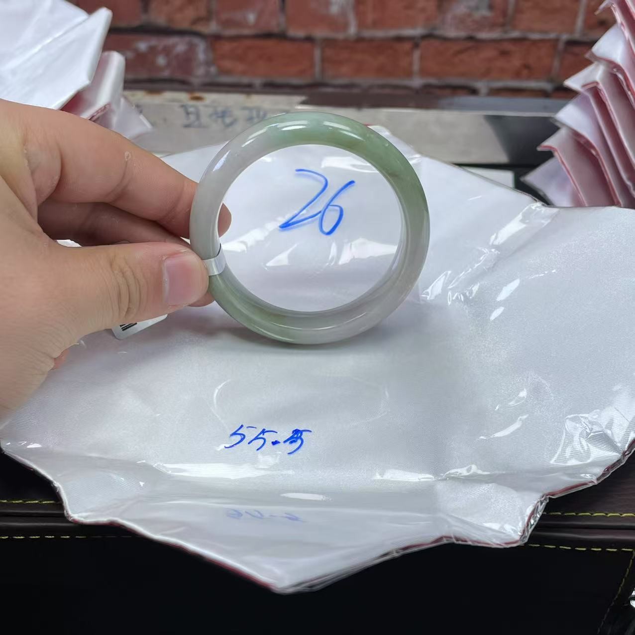 毛货手镯需精细抛光/26