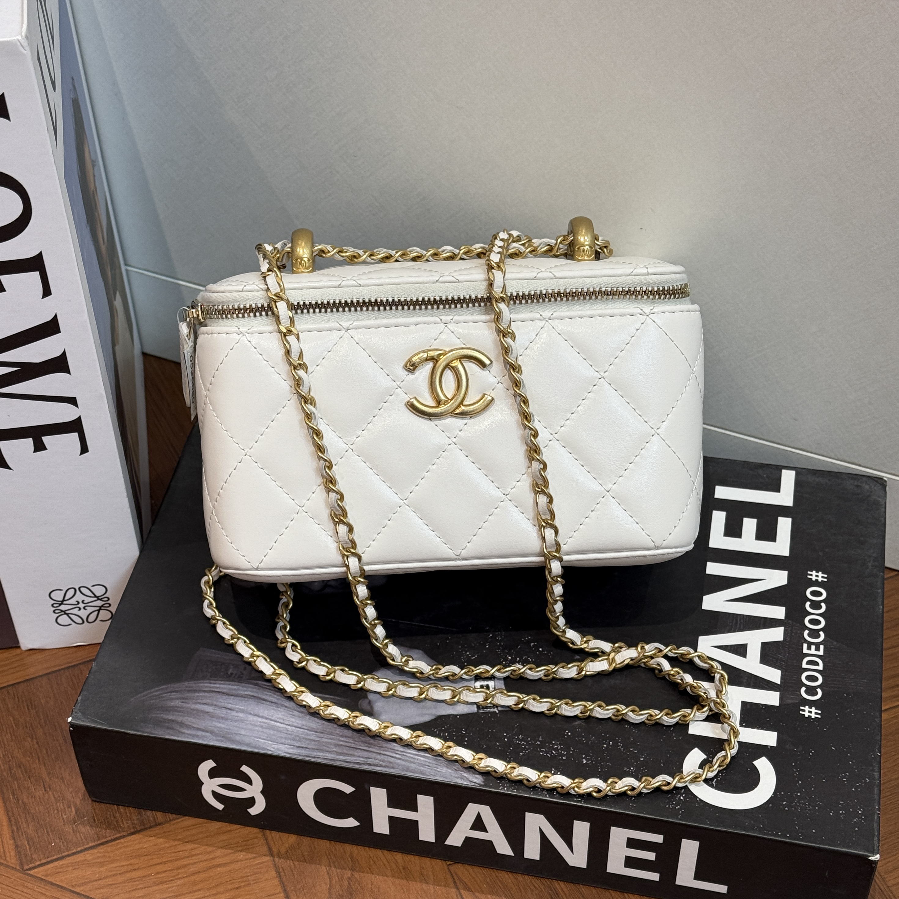 99新 Chanel/香奈儿 双金珠长盒子包化妆盒包牛皮可调节肩带斜挎