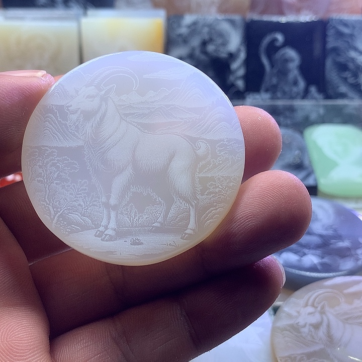 未镶嵌颈饰玛瑙/玉髓杨**航