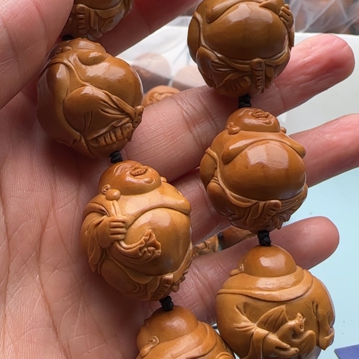 橄榄核手串红*雕刻工艺