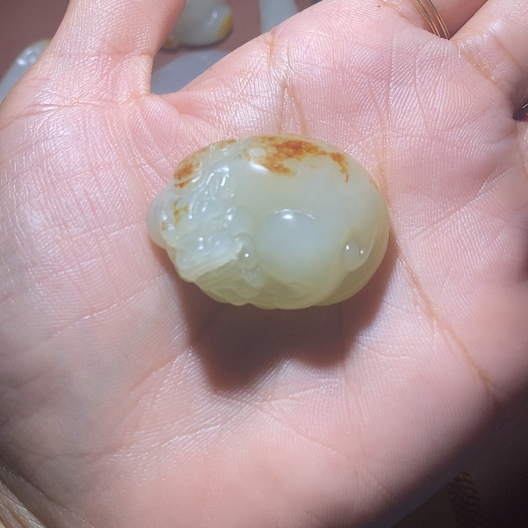 关***人和田玉未镶嵌挂件