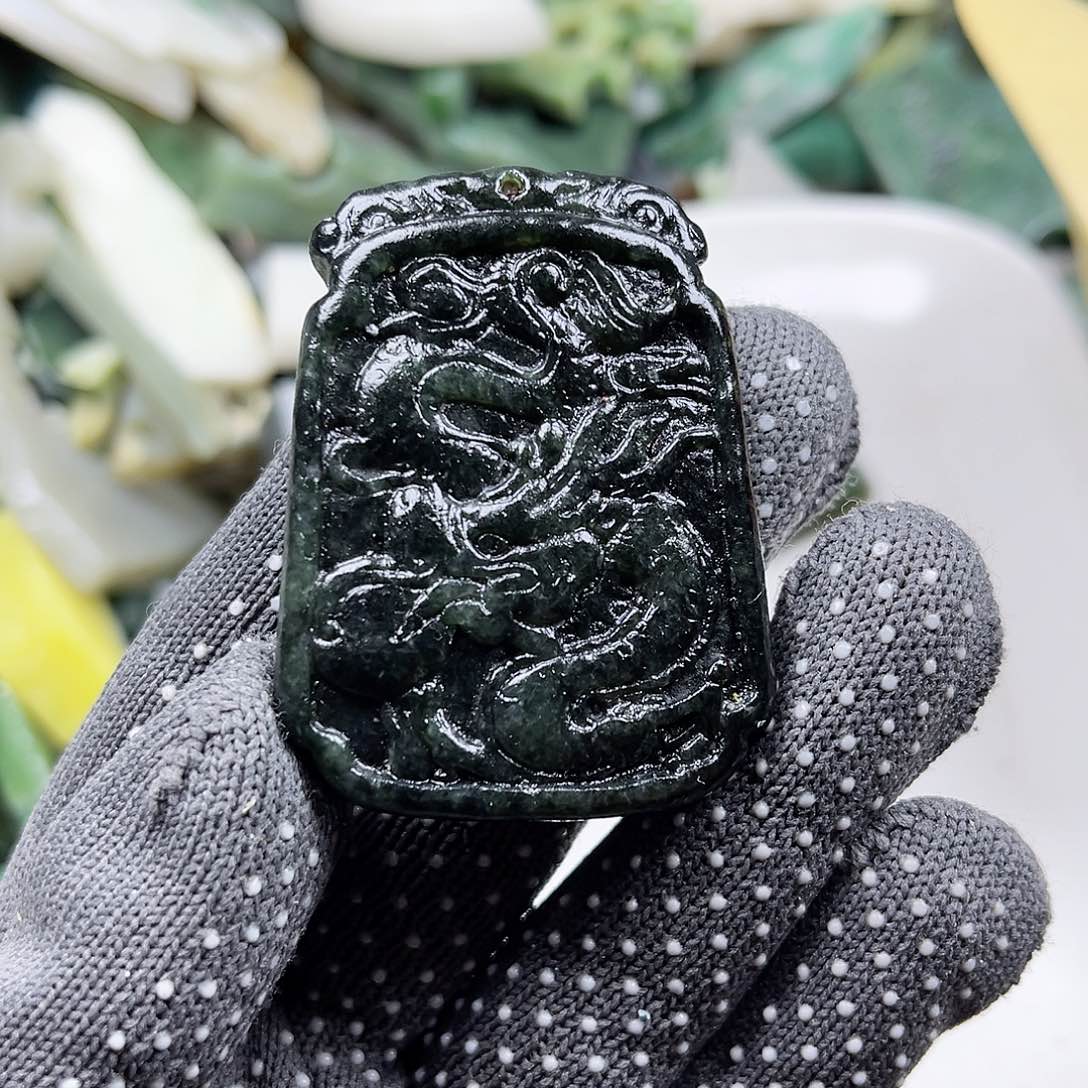 颈饰未镶嵌石英质玉