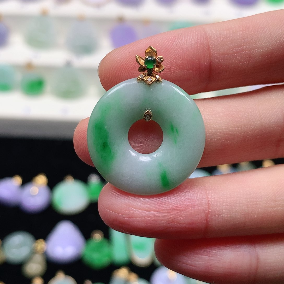 颈饰18K金镶嵌翡翠翡翠吊坠