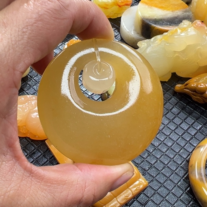 石英质玉（黄龙玉）颈饰未镶嵌