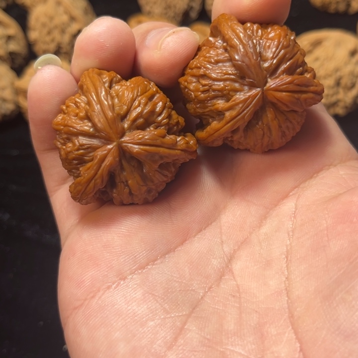 白狮子正奔工艺品转圈34