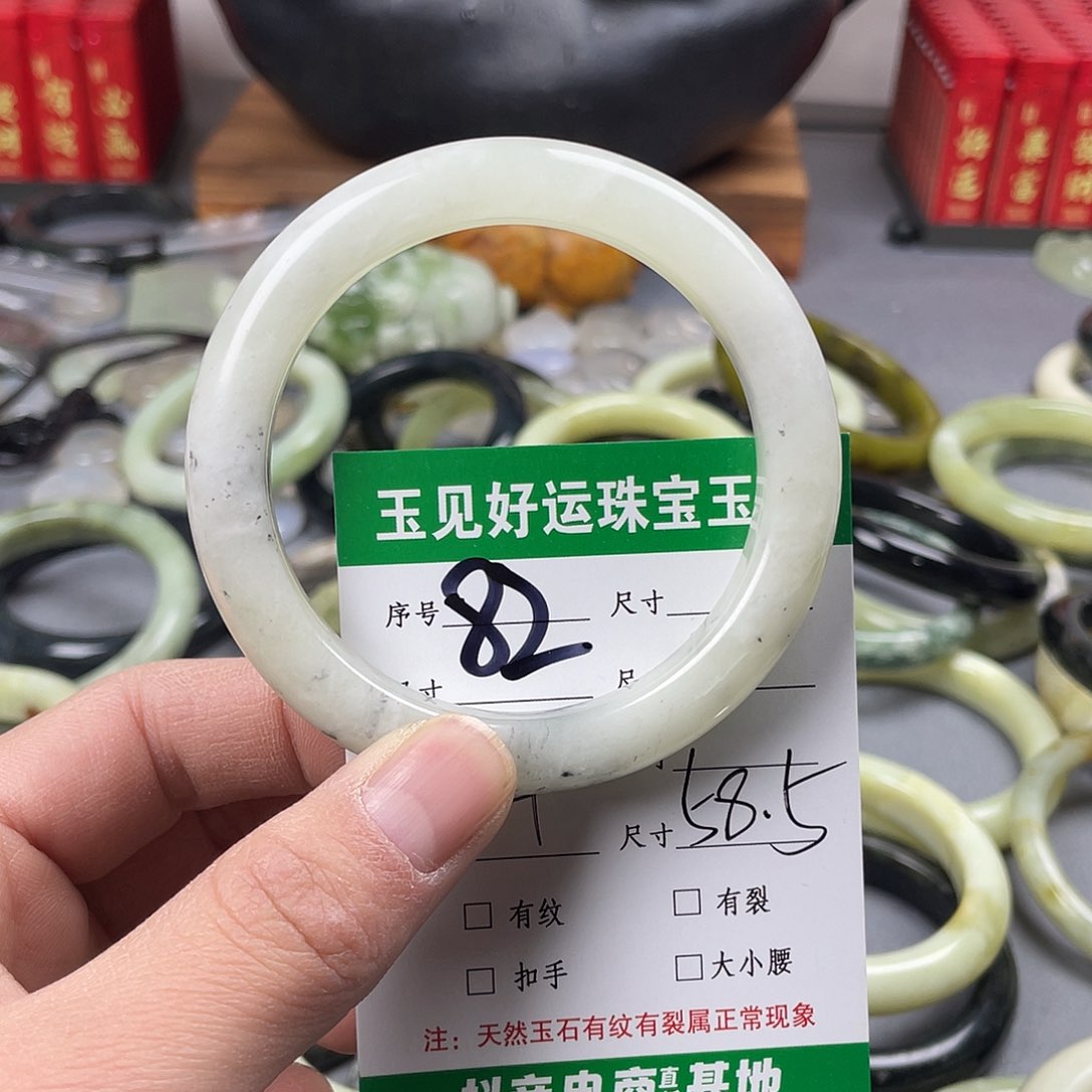 蛇纹石玉手镯未镶嵌