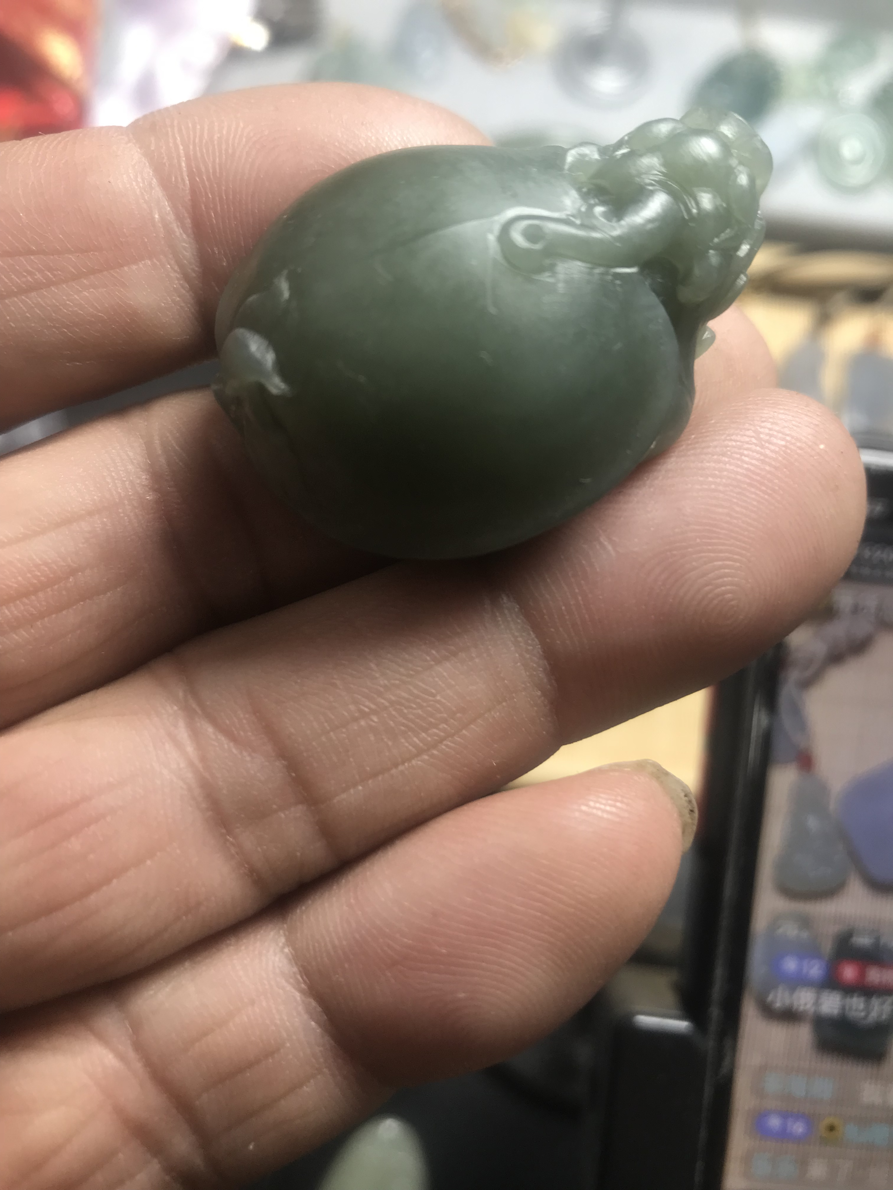 正品和田玉且末料挂件