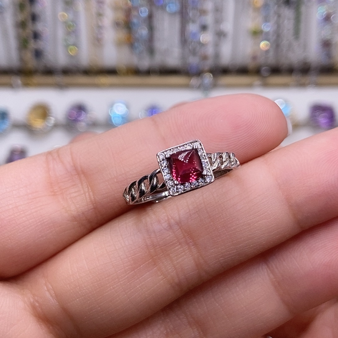 银S925镶嵌石榴石戒指