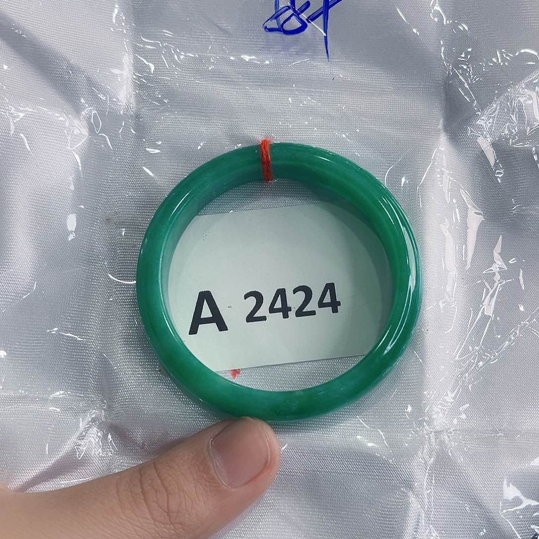 翡翠手镯未镶嵌多样性