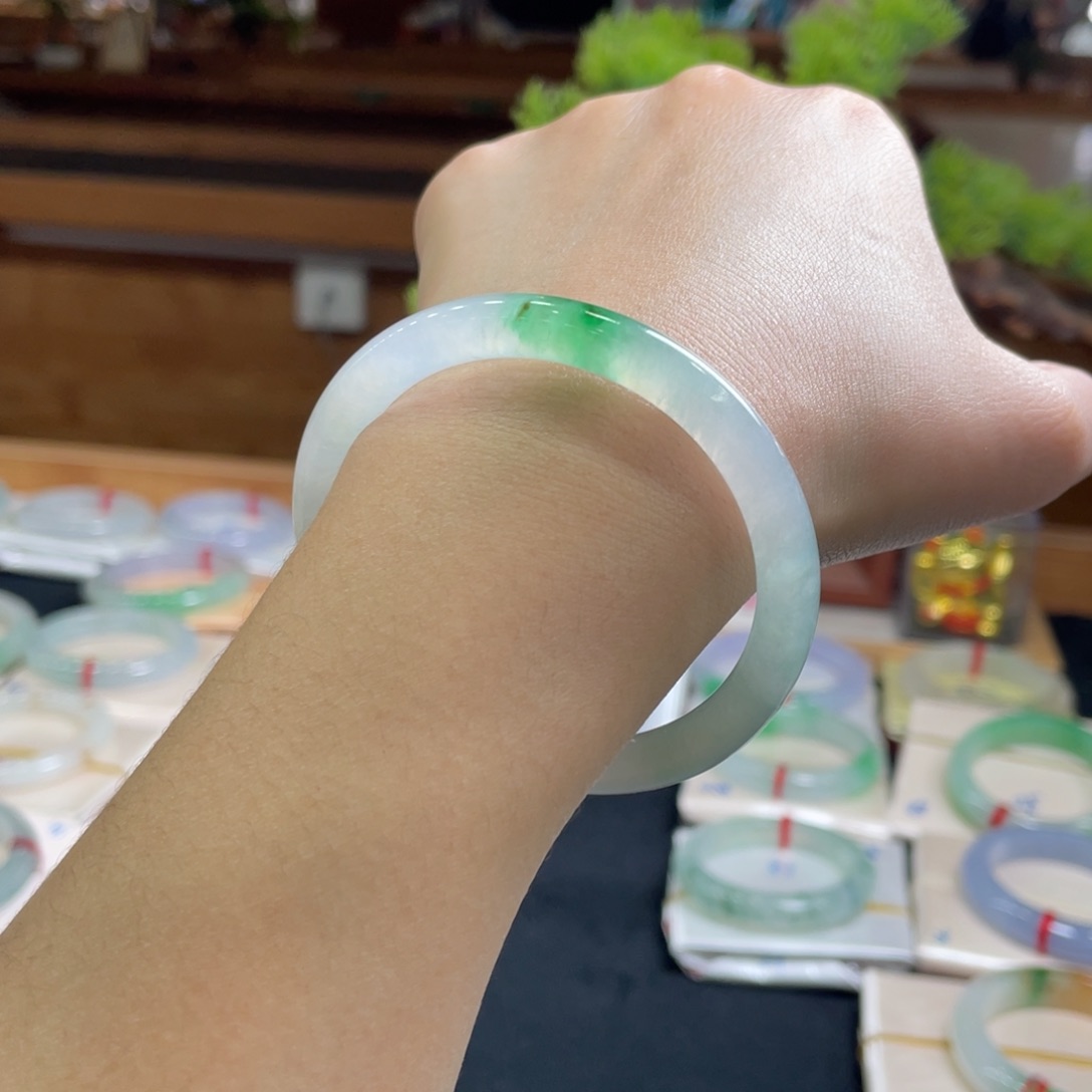 翡翠手镯未镶嵌53.6 圆条