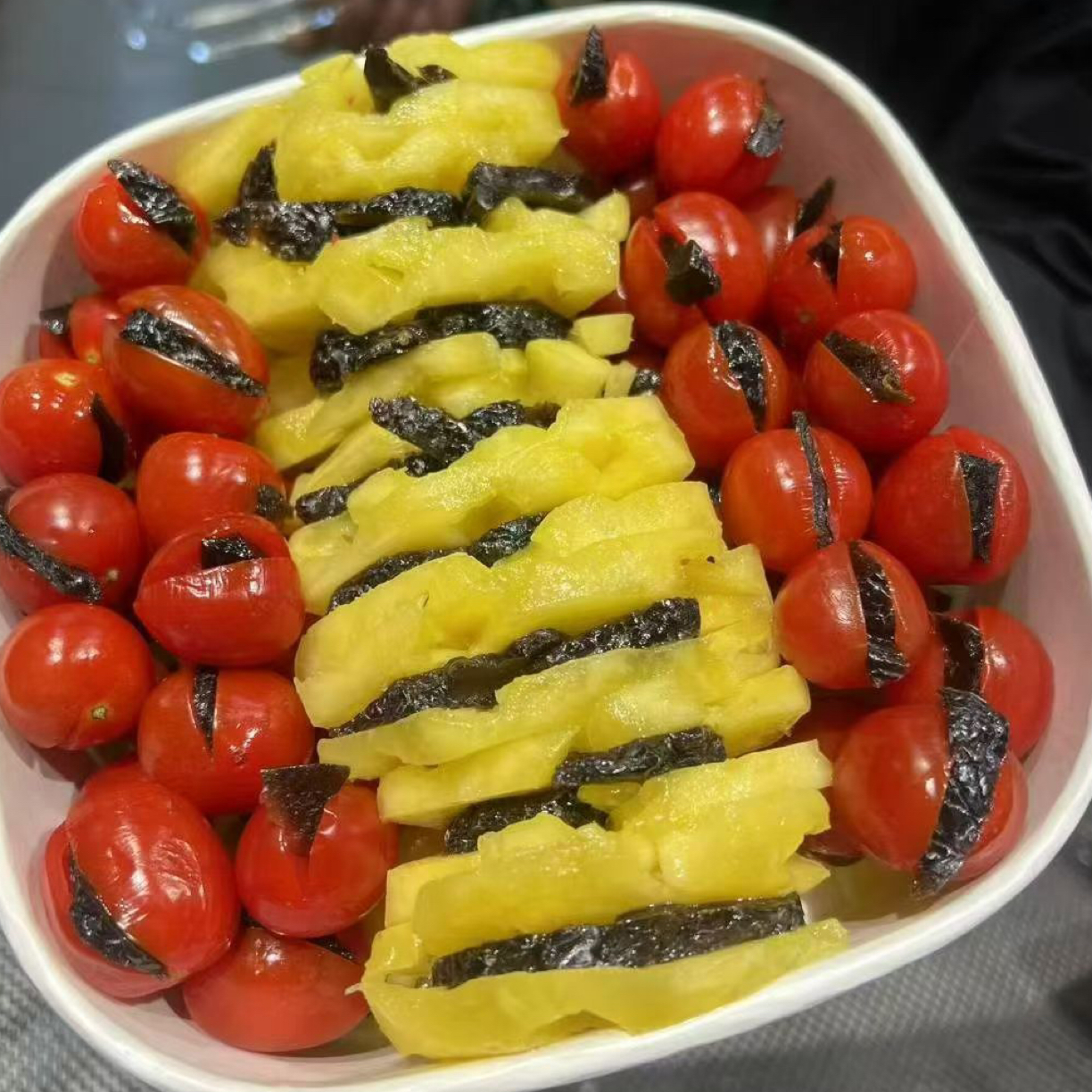 果切双拼夹乌梅 菲律宾地门黑金凤梨、玲珑小柿子全部选用最好的原材料