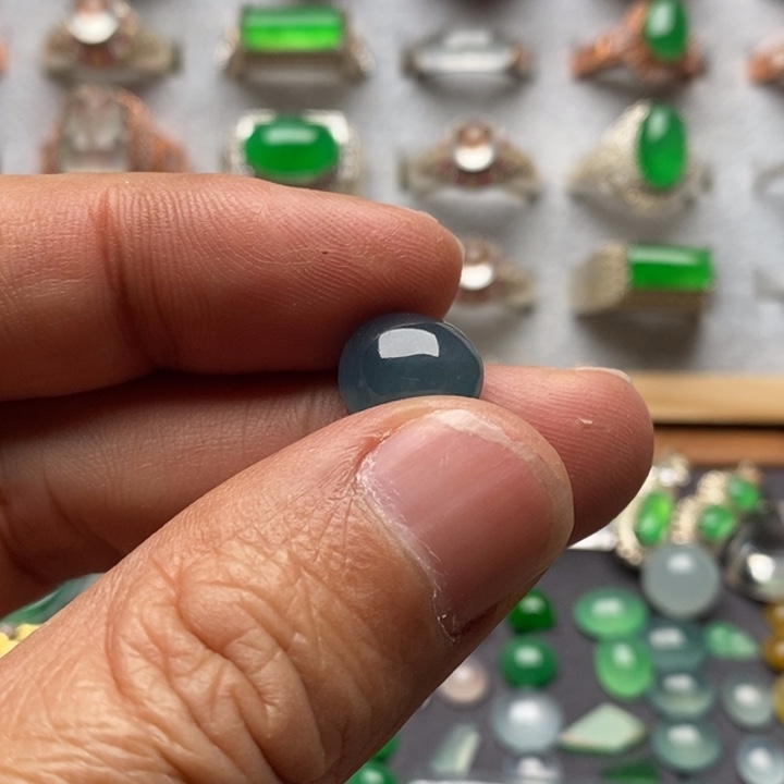 翡翠裸石危料冰种天空蓝戒面12.6×10.8×7.1