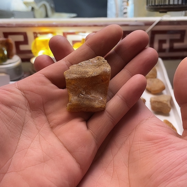 墨***？未镶嵌定制琥珀天然琥珀蜜蜡