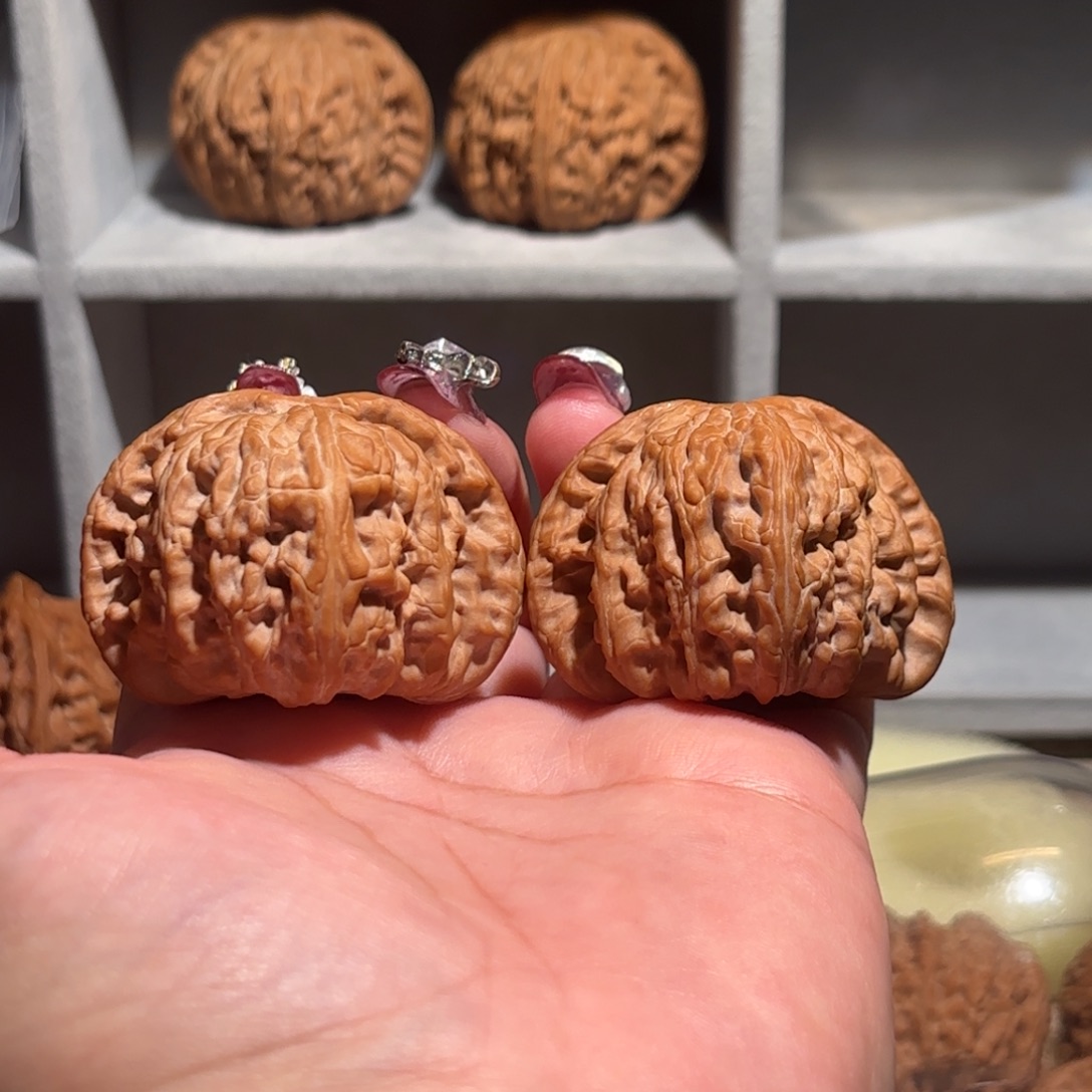 c***l文玩核桃把件48大闷白