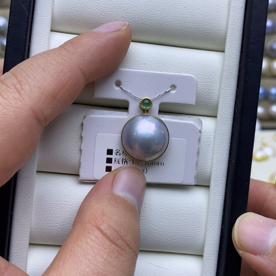 拼合珍珠（马贝珠）颈饰18K金镶嵌