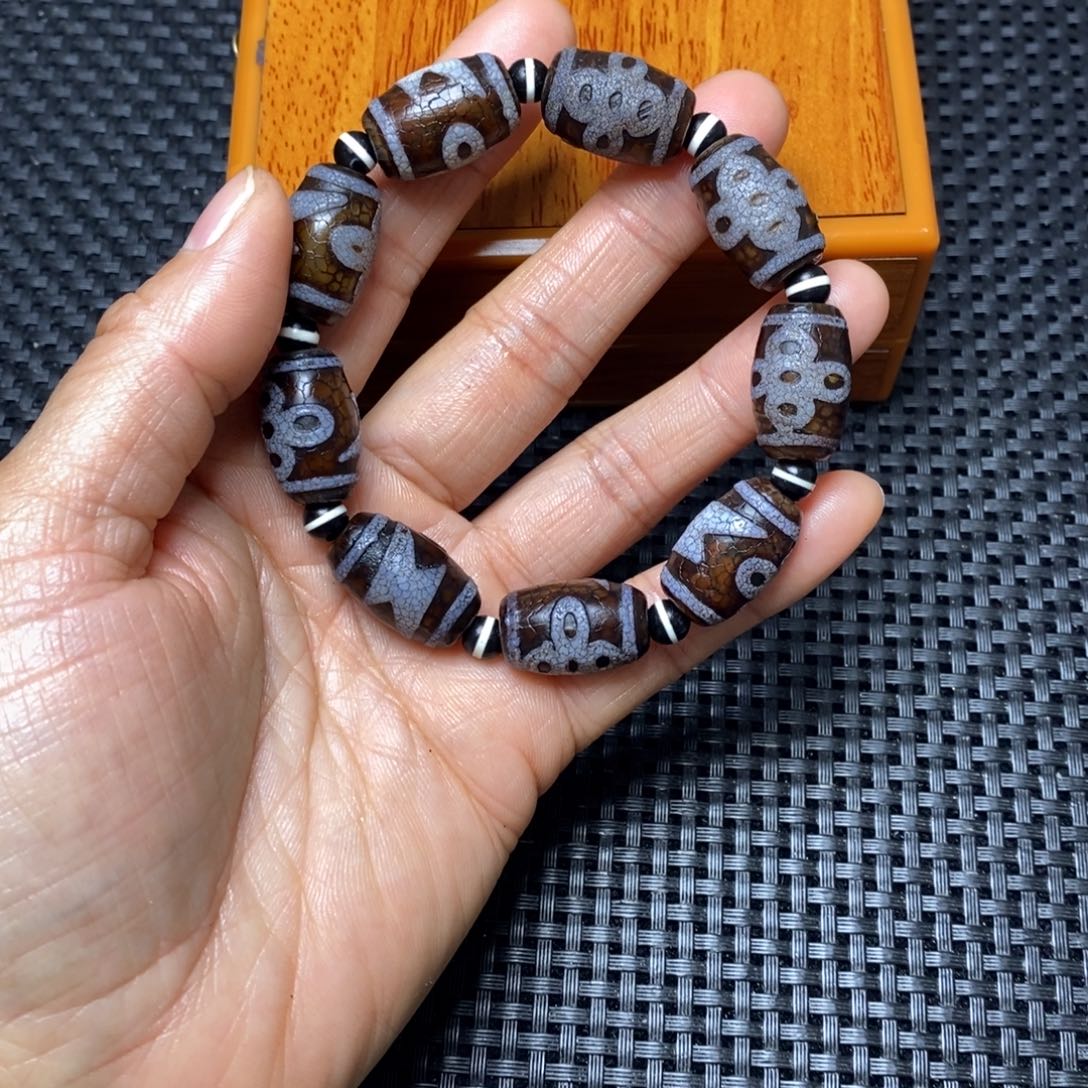 凌***。玛瑙/玉髓未镶嵌手链