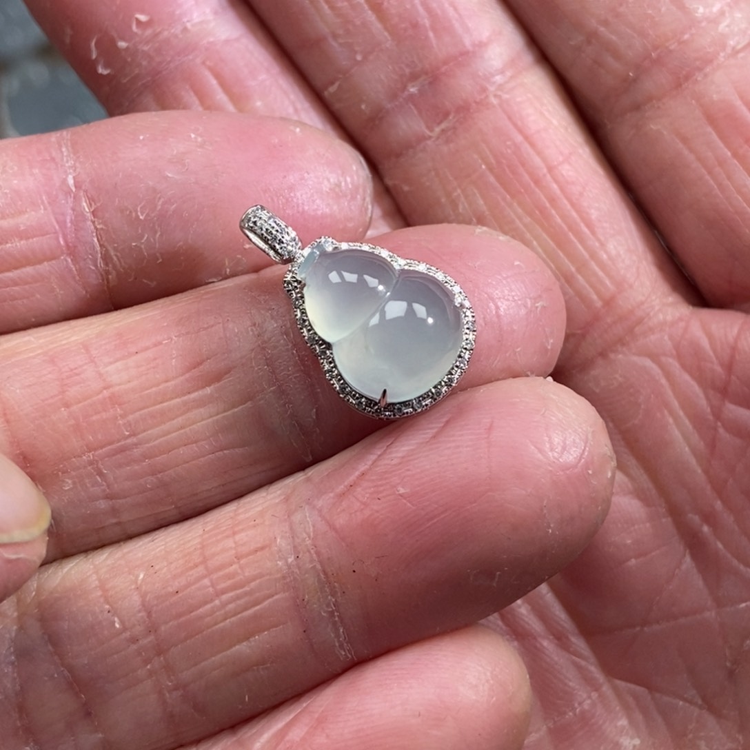 翡翠颈饰18K金镶嵌葫芦